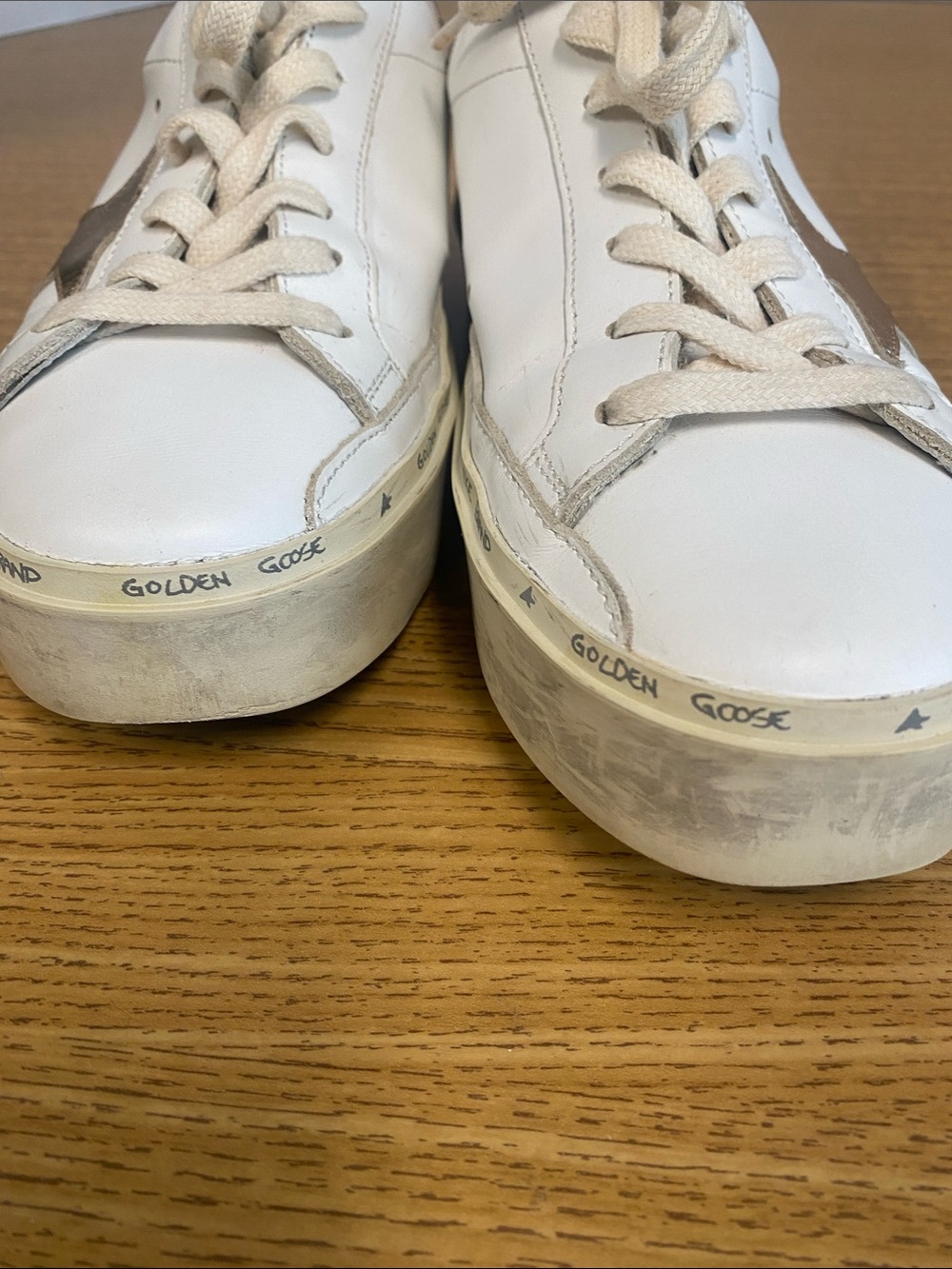 Golden Goose White Leather Sneakers with Metallic Gold Star - Picture 9 of 13